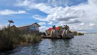 Uros-Inseln und Balsa-Boot