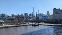 links im Bild das Intrepid Sea-Air-Space Museum